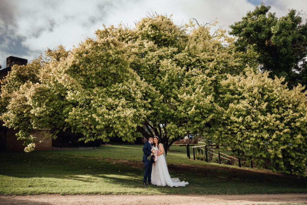A heritage barn venue set amongst the rolling hills and vineyards of the Adelaide Hills, Longview is a spacious yet intimate wedding venue in Macclesfield with on-site accommodation, day spa and food and beverage packages to suit.