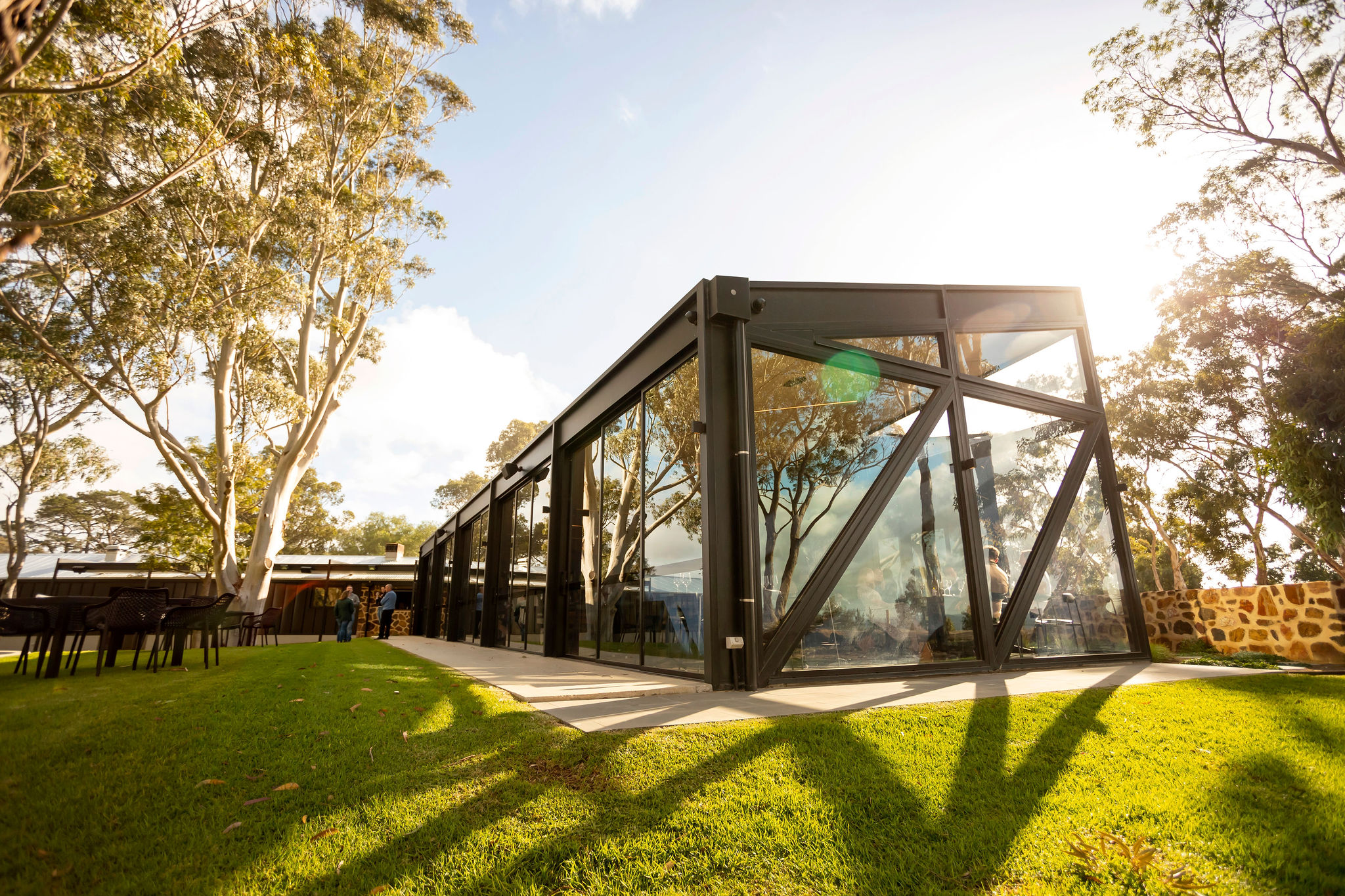 Located in the heart of the picturesque Adelaide Hills, Anvers Wines is a luxurious full-service wedding venue in Kangarilla which effortlessly blends old-world charm with modern sophistication.